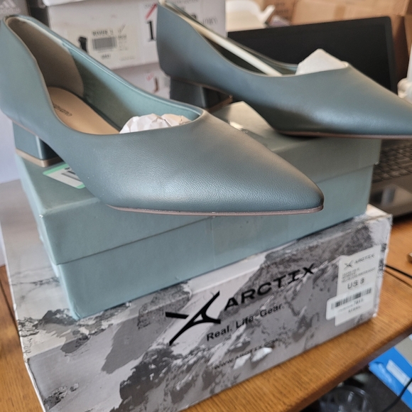 Ladies shoes - Picture 2 of 8